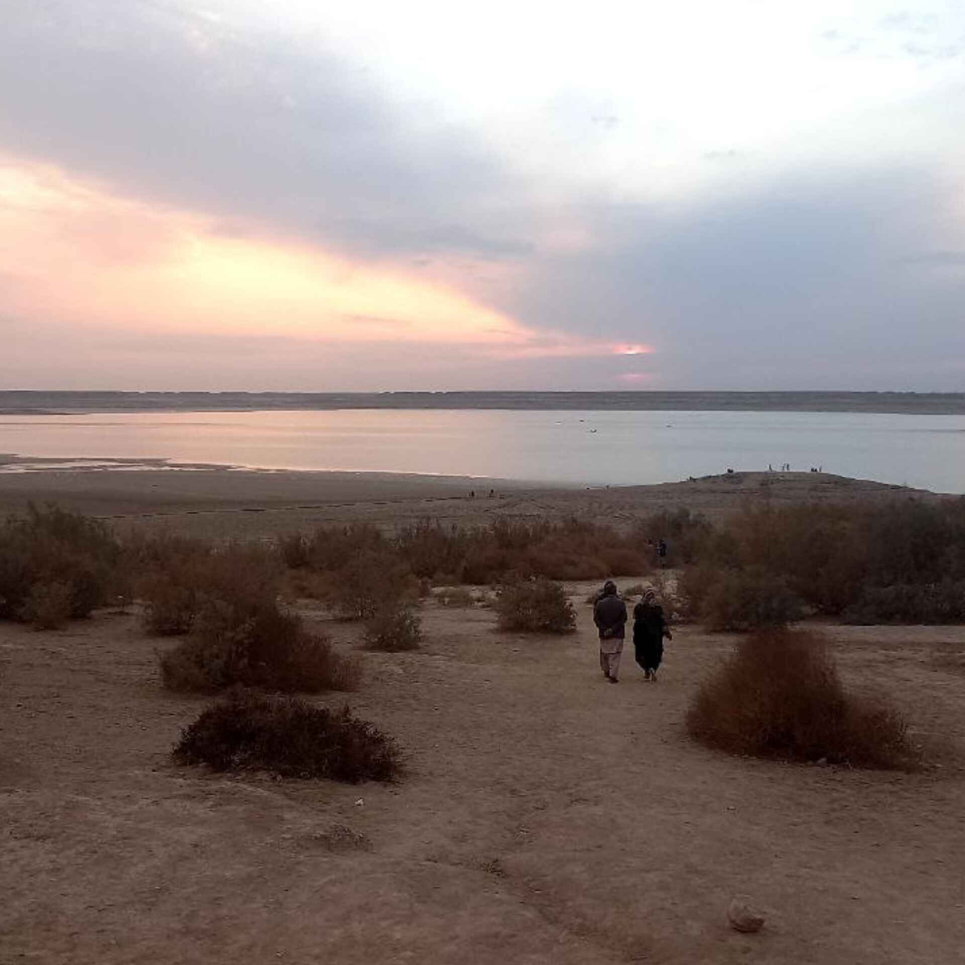 آهنگ جدید  ابرو کمون قر بده تکون تکون قر بده 